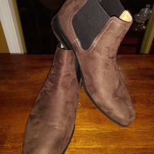 Steve Madden suede Chelsea boots